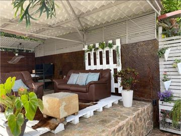 CHALET EN CONJUNTO CERRADO EN LA TEBAIDA CON PERMISO DE TURISMO