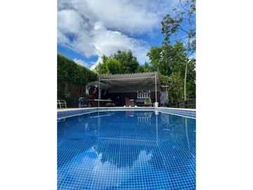CHALET EN CONJUNTO CERRADO EN LA TEBAIDA CON PERMISO DE TURISMO