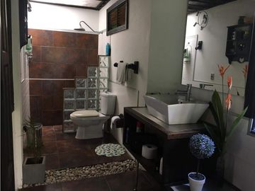 CHALET EN CONJUNTO CERRADO EN LA TEBAIDA CON PERMISO DE TURISMO