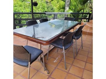 CHALET EN CONJUNTO CERRADO EN LA TEBAIDA CON PERMISO DE TURISMO