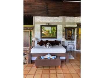 CHALET EN CONJUNTO CERRADO EN LA TEBAIDA CON PERMISO DE TURISMO