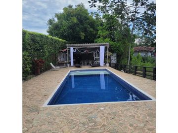 CHALET EN CONJUNTO CERRADO EN LA TEBAIDA CON PERMISO DE TURISMO
