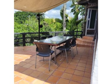 CHALET EN CONJUNTO CERRADO EN LA TEBAIDA CON PERMISO DE TURISMO