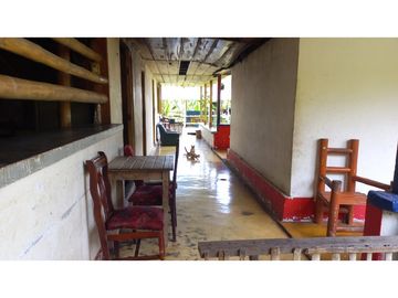 FINCA CHALET A EN MONTENEGRO 5 CUADRAS