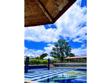 FINCA CHALET A EN MONTENEGRO 5 CUADRAS