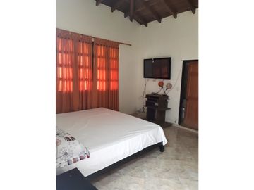 FINCA CHALET A EN MONTENEGRO 5 CUADRAS