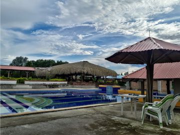FINCA CHALET A EN MONTENEGRO 5 CUADRAS