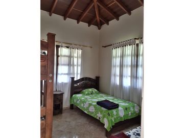 FINCA CHALET A EN MONTENEGRO 5 CUADRAS