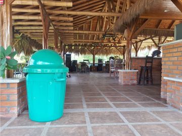 FINCA CHALET A EN MONTENEGRO 5 CUADRAS