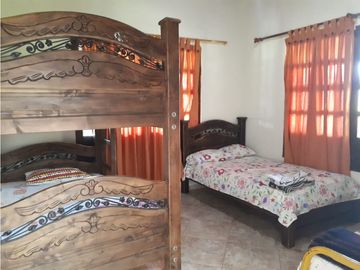 FINCA CHALET A EN MONTENEGRO 5 CUADRAS