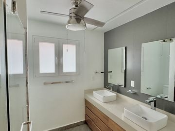 VENTA VILLA CANCÚN FRENTE A LAGUNA