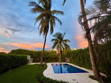VENTA VILLA CANCÚN FRENTE A LAGUNA