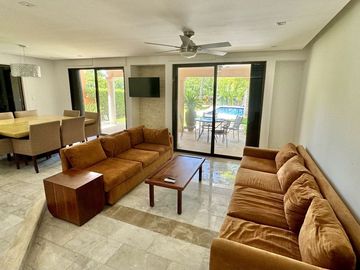 VENTA VILLA CANCÚN FRENTE A LAGUNA