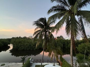 VENTA VILLA CANCÚN FRENTE A LAGUNA