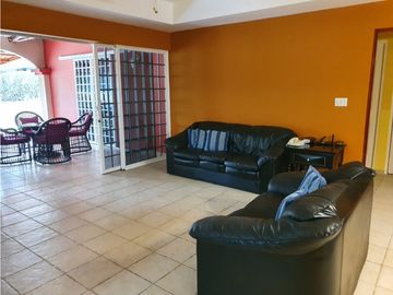 VENTA CASA EN CORONADO CON PISCINA  cv