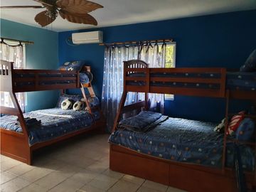 VENTA CASA EN CORONADO CON PISCINA  cv