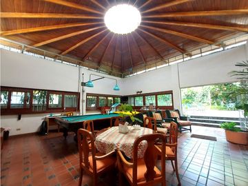Casa con 2 lotes en Los Angeles Betania # 2155 cvd