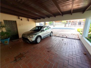 Casa con 2 lotes en Los Angeles Betania # 2155 cvd