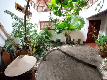 Casa con 2 lotes en Los Angeles Betania # 2155 cvd