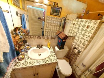 Casa con 2 lotes en Los Angeles Betania # 2155 cvd