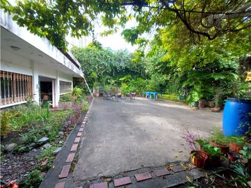 Casa con 2 lotes en Los Angeles Betania # 2155 cvd