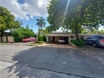 Casa con 2 lotes en Los Angeles Betania # 2155 cvd