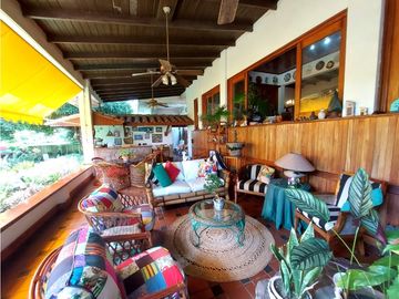 Casa con 2 lotes en Los Angeles Betania # 2155 cvd