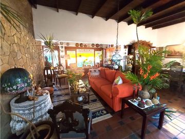 Casa con 2 lotes en Los Angeles Betania # 2155 cvd