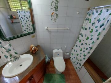 Casa con 2 lotes en Los Angeles Betania # 2155 cvd