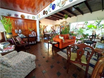 Casa con 2 lotes en Los Angeles Betania # 2155 cvd