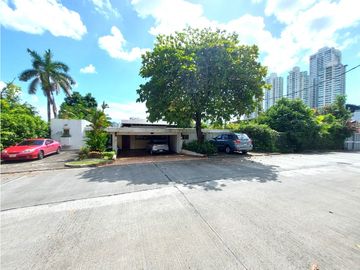 Casa con 2 lotes en Los Angeles Betania # 2155 cvd