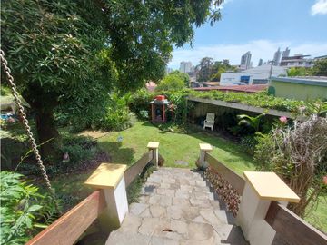 Casa con 2 lotes en Los Angeles Betania # 2155 cvd