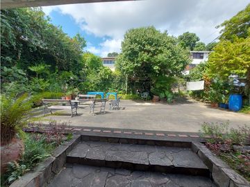 Casa con 2 lotes en Los Angeles Betania # 2155 cvd