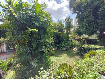 Casa con 2 lotes en Los Angeles Betania # 2155 cvd