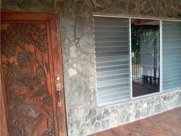 RESIDENCIA BIEN AMPLIA EN TERRENO DE 5 MIL METROS