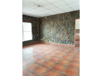 RESIDENCIA BIEN AMPLIA EN TERRENO DE 5 MIL METROS