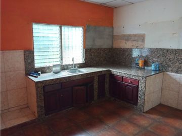 RESIDENCIA BIEN AMPLIA EN TERRENO DE 5 MIL METROS