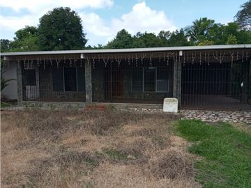 RESIDENCIA BIEN AMPLIA EN TERRENO DE 5 MIL METROS