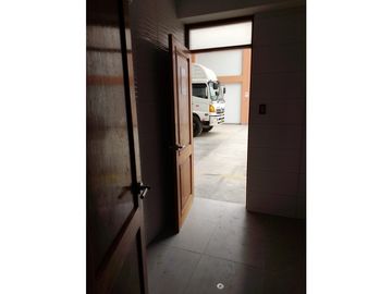 VENDO LOCAL INDUSTRIAL DE ESTRENO 1000M2 EN CARABAYLLO