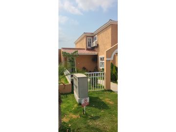 En venta casa de 4 habitaciones urb. Arboleda