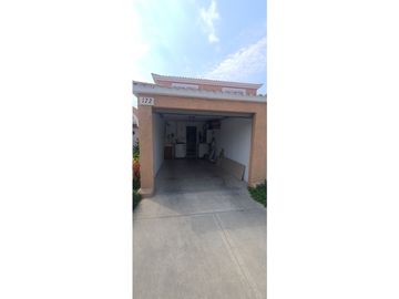 En venta casa de 4 habitaciones urb. Arboleda