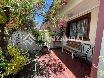 Casa en Venta en Alberto Llona con Santa Maria