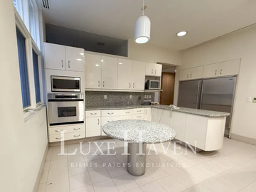 DEPARTAMENTO EXCLUSIVO EN LOMAS ALTAS