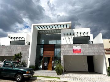 Casa en Venta Puebla Lomas de Angelópolis 1 alberca 5 recámaras