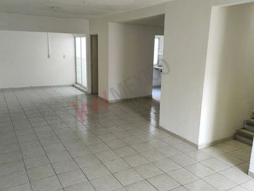 Casa en venta en Fracc Monte Real con recámara en planta baja