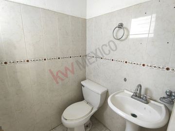 Casa en venta en Fracc Monte Real con recámara en planta baja
