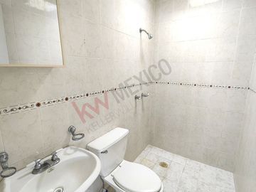 Casa en venta en Fracc Monte Real con recámara en planta baja