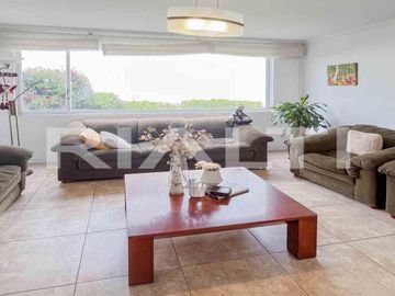 Casa en Venta Cumbayá, 252m2, 3 dormitorios dentro de Conjunto Privado