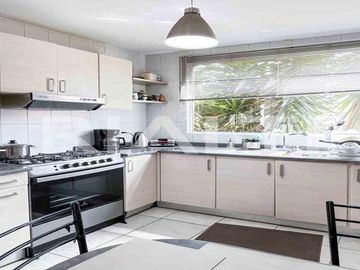 Casa en Venta Cumbayá, 252m2, 3 dormitorios dentro de Conjunto Privado
