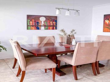 Casa en Venta Cumbayá, 252m2, 3 dormitorios dentro de Conjunto Privado